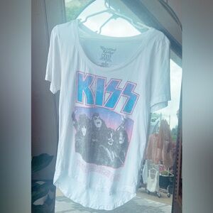 Kiss graphic tee